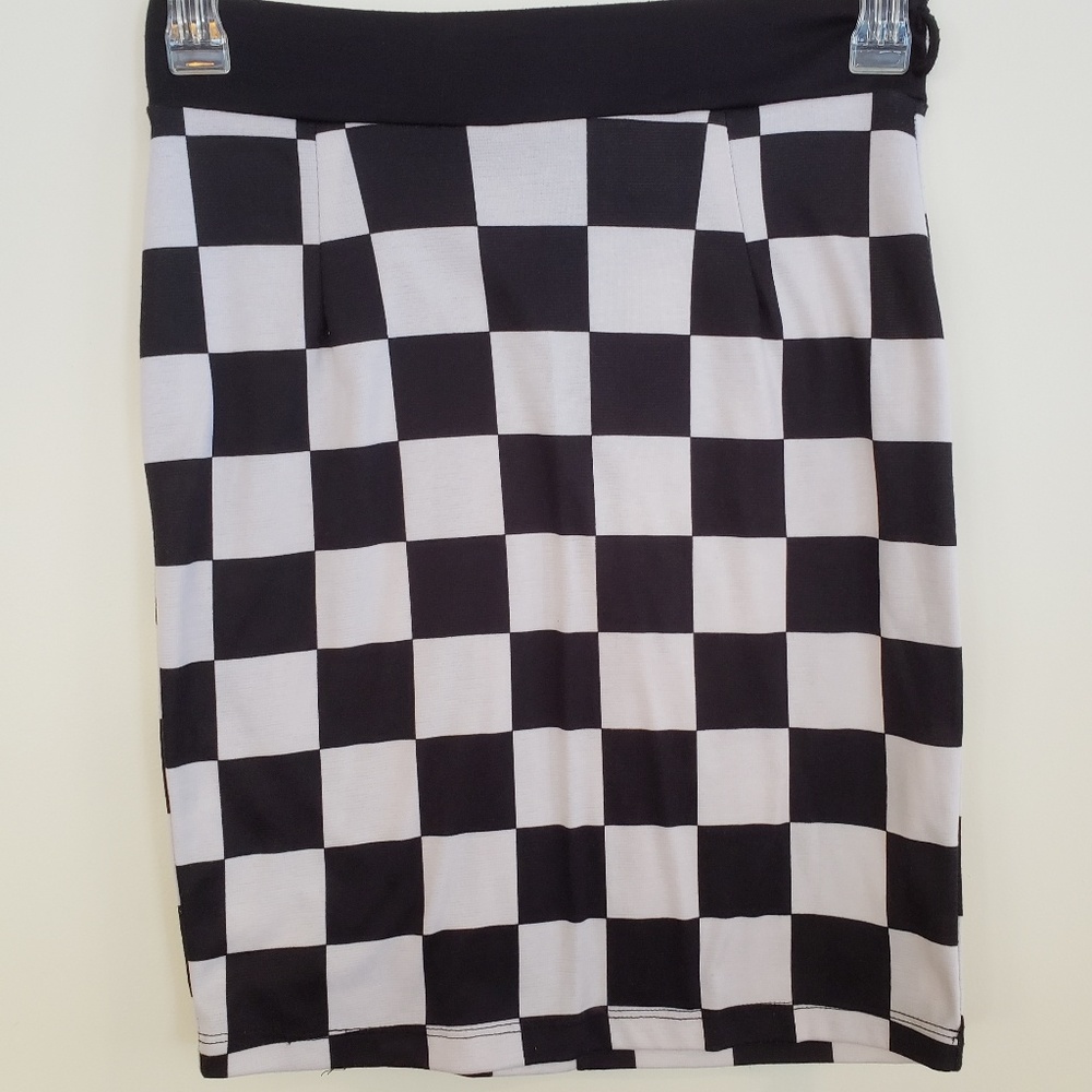 Checkered pencil skirt